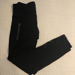 Black cropped lululemon leggings